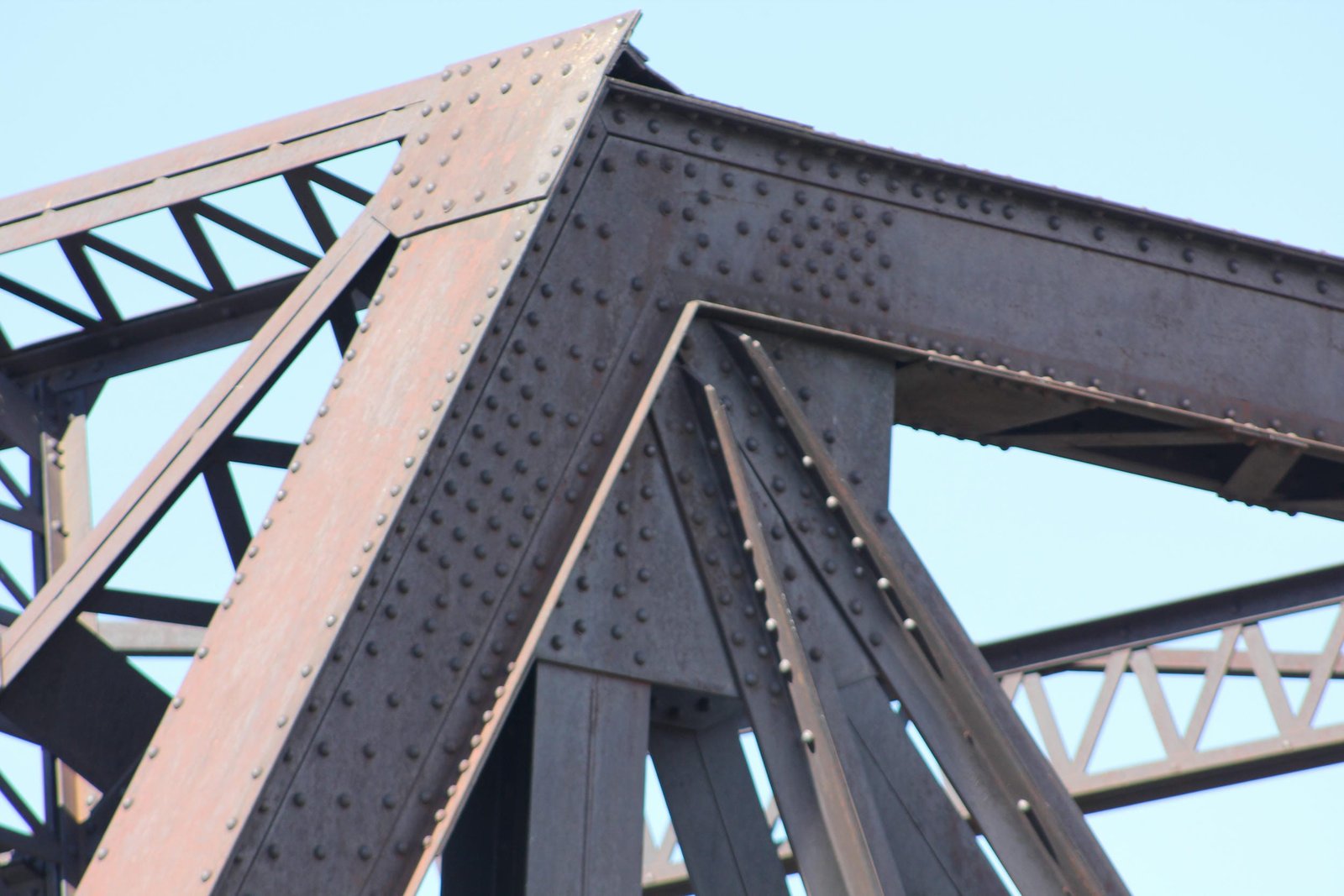 Upper angle connection